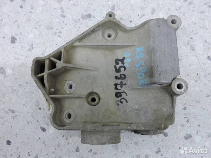 Кронштейн генератора Land Rover Discovery 3 2004-2