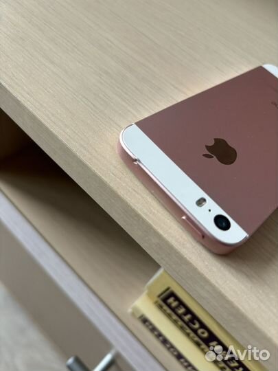 iPhone SE, 32 ГБ