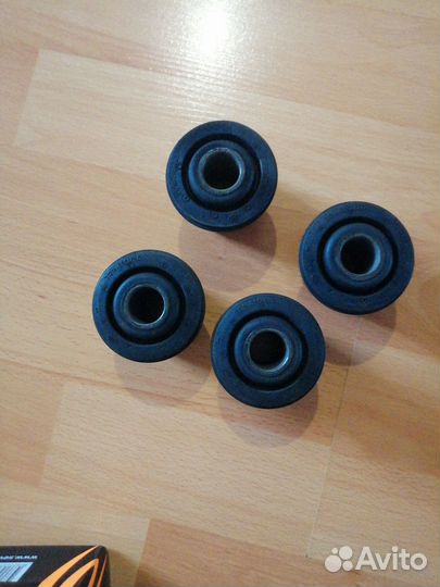 Шарниры рычагов передней подвески