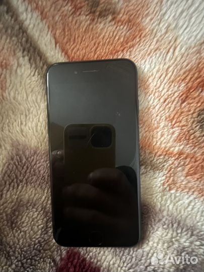 iPhone SE, 64 ГБ