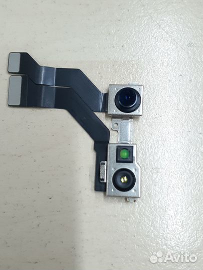 iPhone 13 в разборе на запчасти