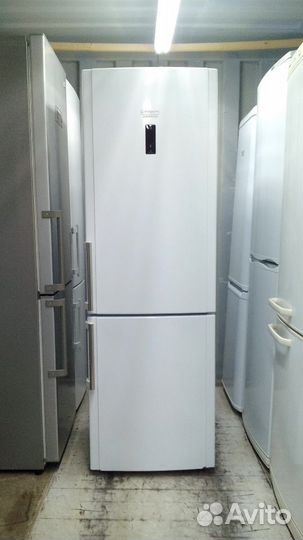 Холодильник б/у Hotpoint-Ariston HBC1181.02