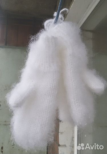 Варежки белые