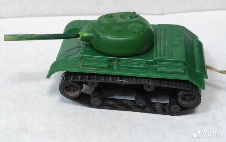 Танк на пульте СССР, на проводах пульта нет