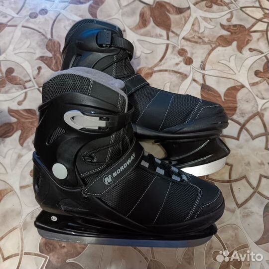 Коньки хоккейные 42 размер