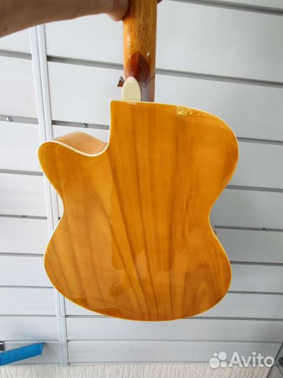 Акустическая гитара