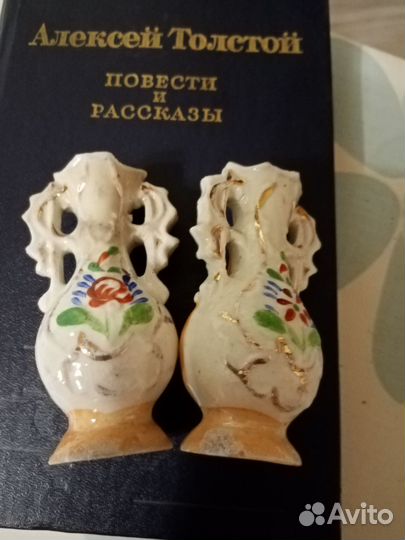 Антикварные накомодные парные вазочки