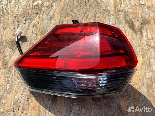 Фонарь левый Nissan X-trail T32