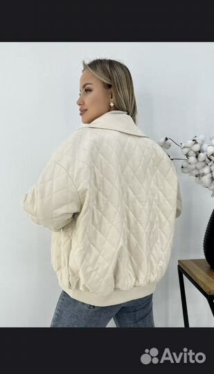 Бомбер кожаный бежевый