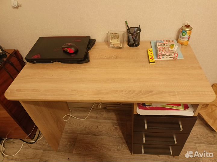 Письменный стол