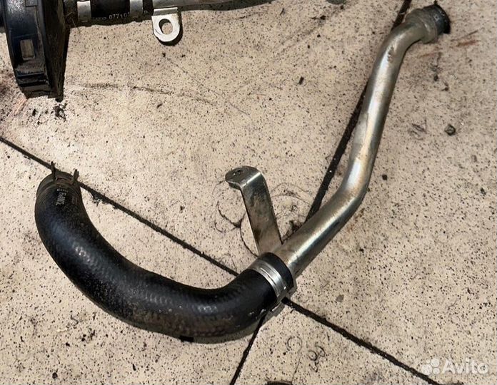 Трубка Volkswagen Touareg 4.2 AXQ 2004