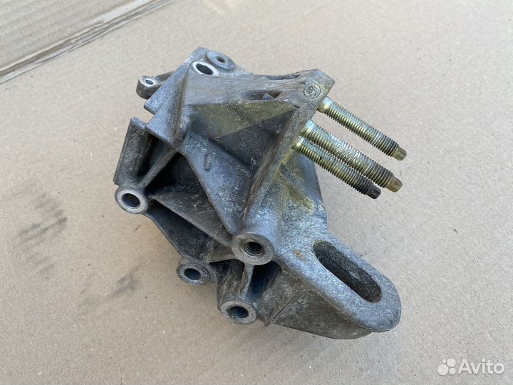 Кронштейн двигателя Ford Focus 2 1,4-1,6