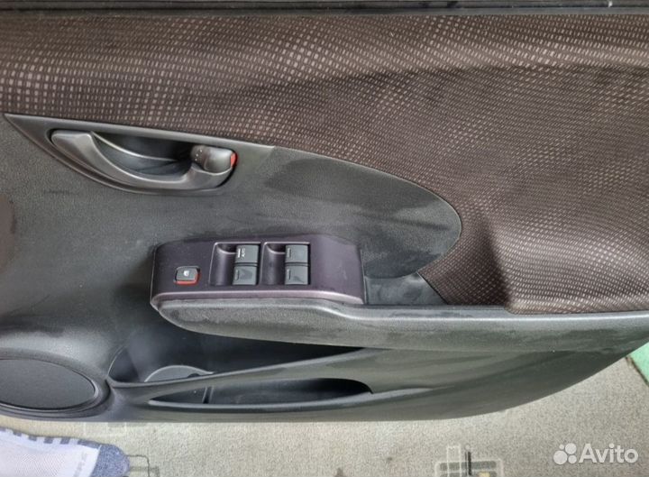 Обшивки дверей правые Honda Fit GE6 L13A