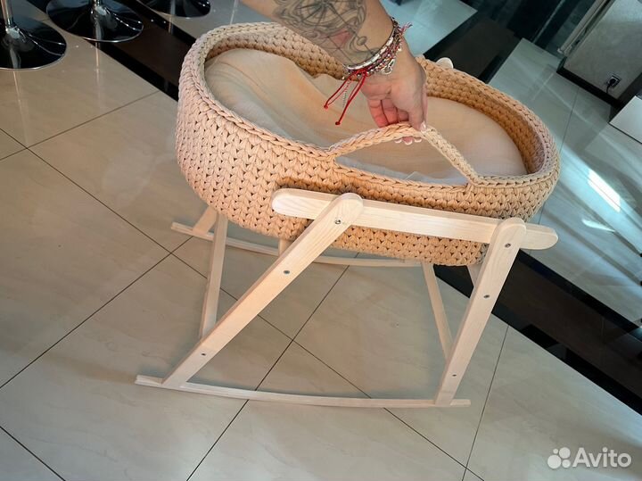 Колыбель, подставка, 2 матрасика, 2 простынки