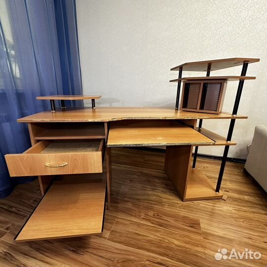 Компьютерный стол