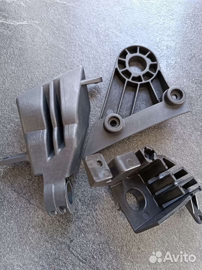 Крепления левой фары mercedes w212