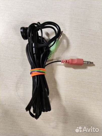 Проводные наушники