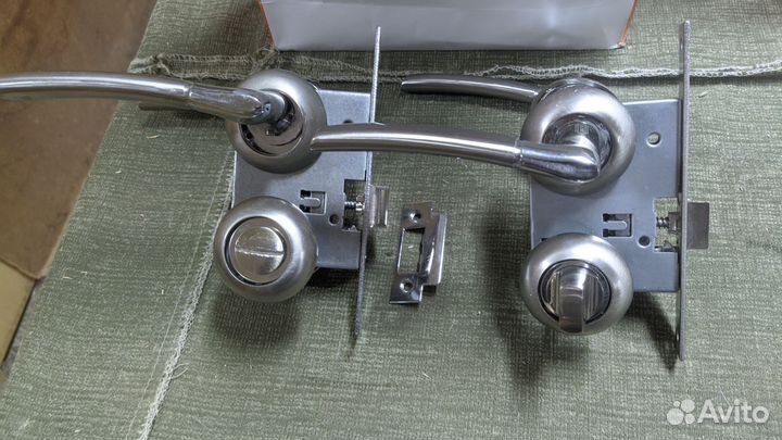 Дверная ручка с замком