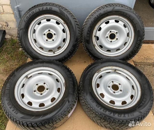 R16 Goodyear UltraGrip Ice Arctic SUV 215/65, PCD 6x114.3 DIA 66.1