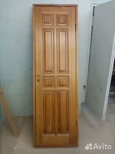 Дверь входная деревянная