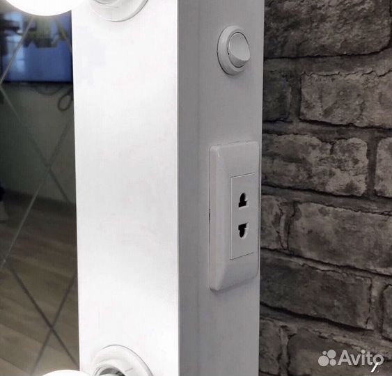 Гримерное зеркало с подсветкой