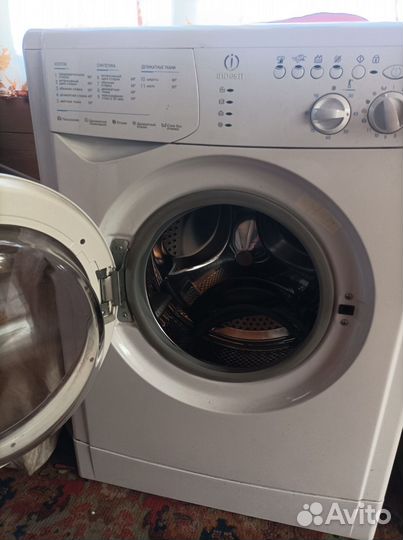 Стиральная машина б/у indesit 5 кг
