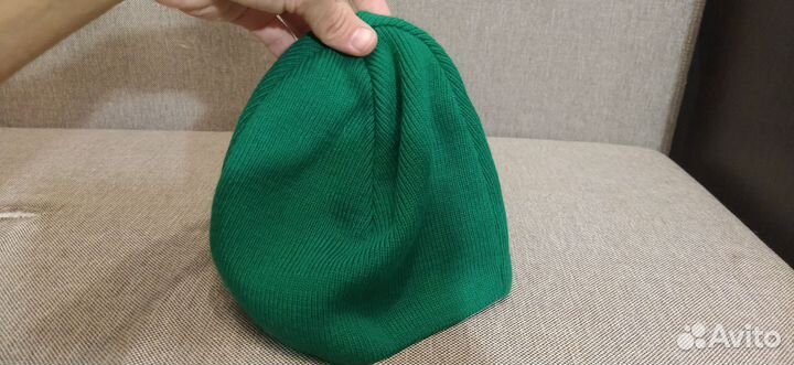 Зелёная шапка в идеальном состоянии