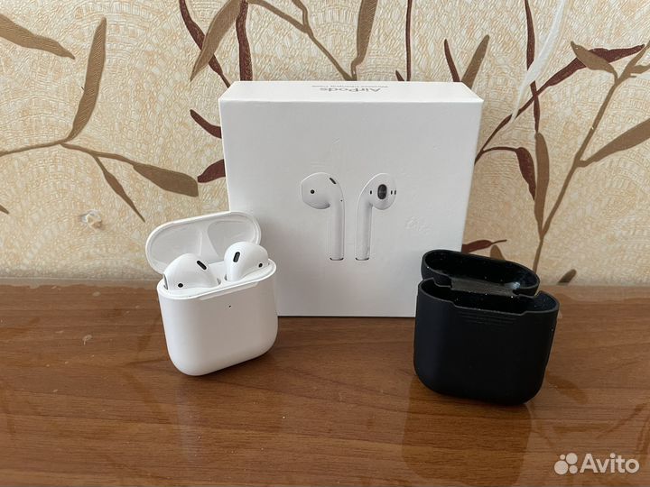 Airpods 2 с беспроводной зарядкой