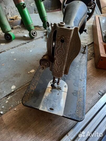 Швейная машинка singer