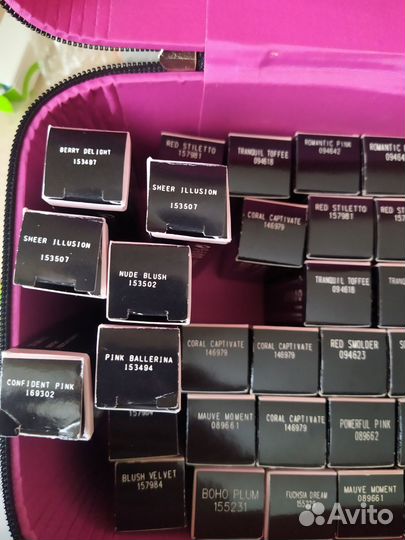 Помады и блеск Mary Kay разные