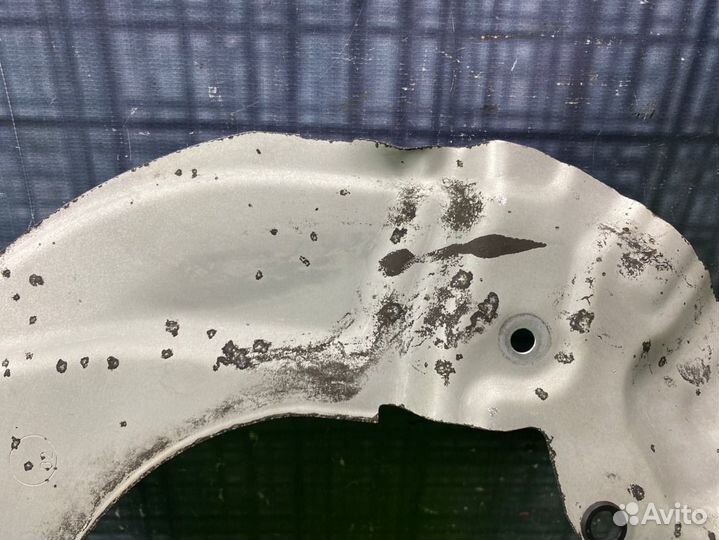 Кожух тормозного диска передний правый Bmw 525I