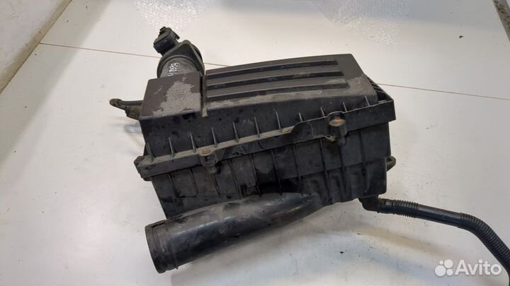 Корпус воздушного фильтра Volkswagen Caddy