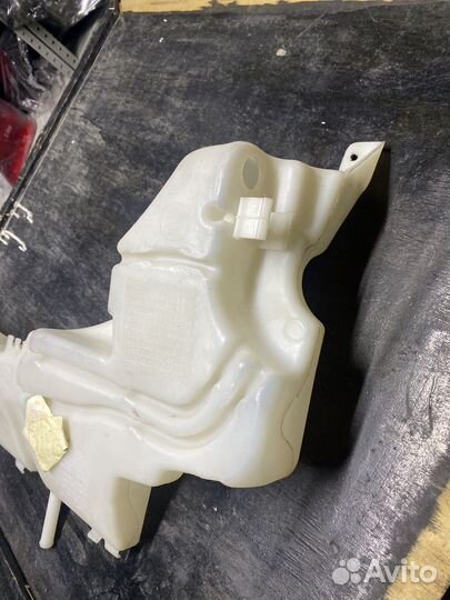 Бачек омывателя Ford C-MAX 3M51-13K163