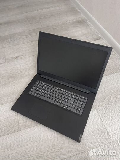 Ноутбук lenovo 17.3 i3 (8th) mx 110 8gb ssd+hdd