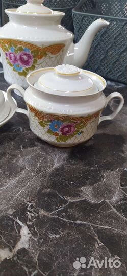 Заварочный чайник, сахарница, маслёнка