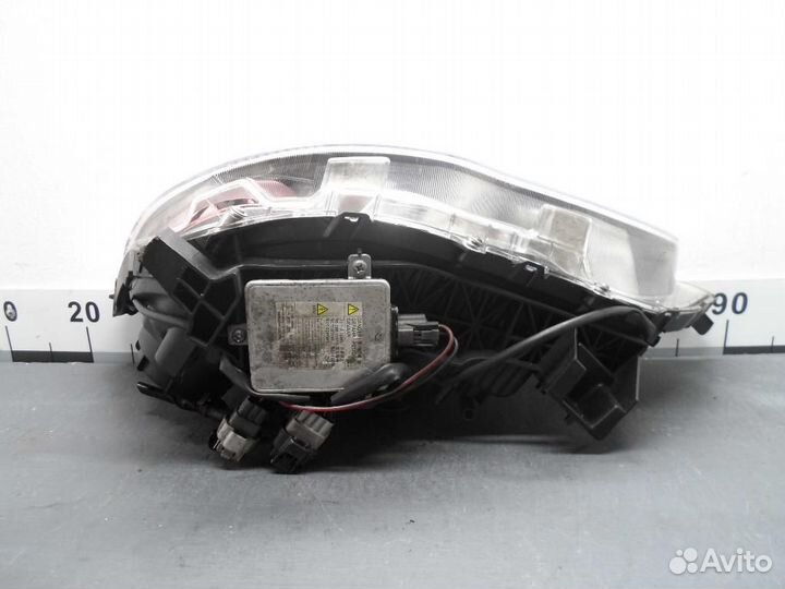 Фара правая Mitsubishi Outlander