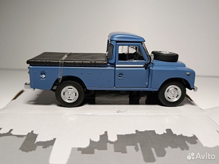 Модель 1/43 Land Rover 109 Pickup синий Cararama