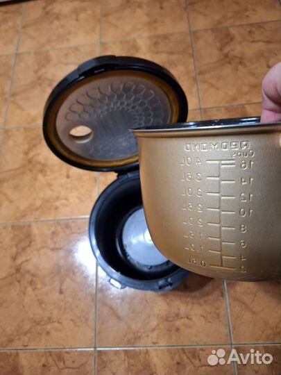 Мультиварка Redmond RMC-M22