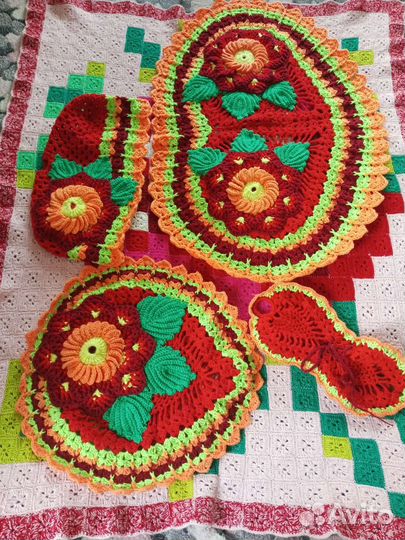 Вязанный комплект для туалетной комнаты