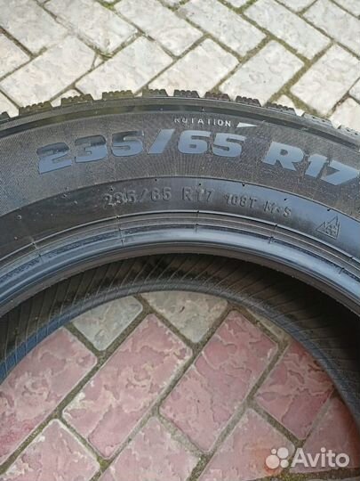 Pirelli Formula Ice 235/65 R17 82T