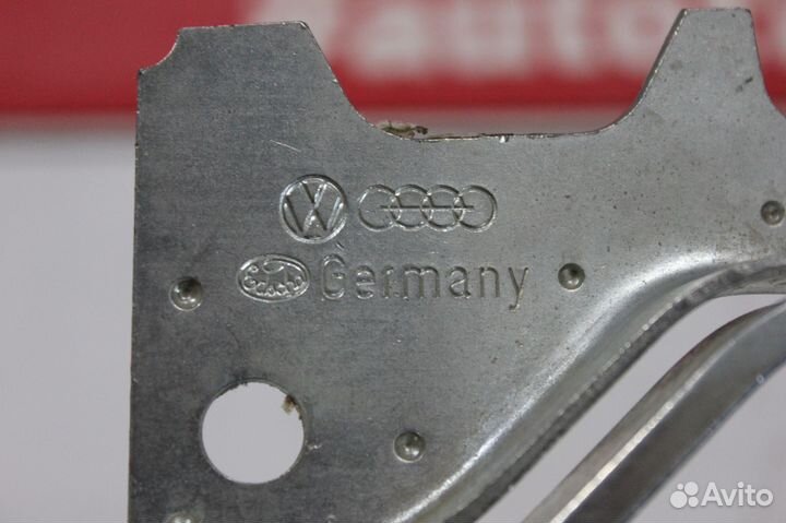 Петля капота Volkswagen Passat B4 1994 - 1997