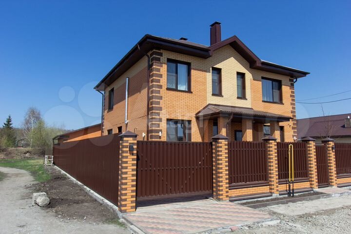 Коттедж 250 м² на участке 8 сот.