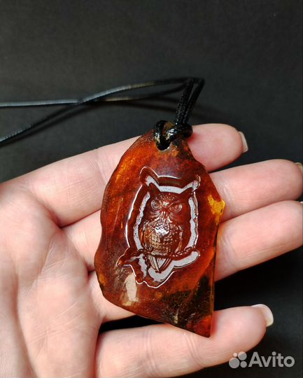 Кулон из натурального янтаря