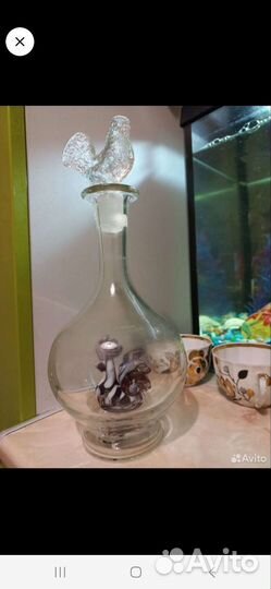 Графин с петухом внутри