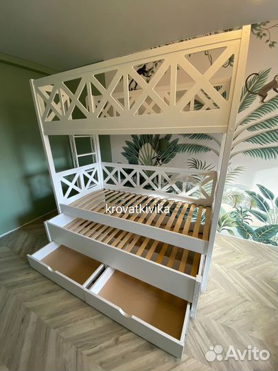 Трехъярусная детская кровать из массива