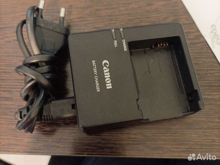 Зарядное устройство Canon LC-E8E