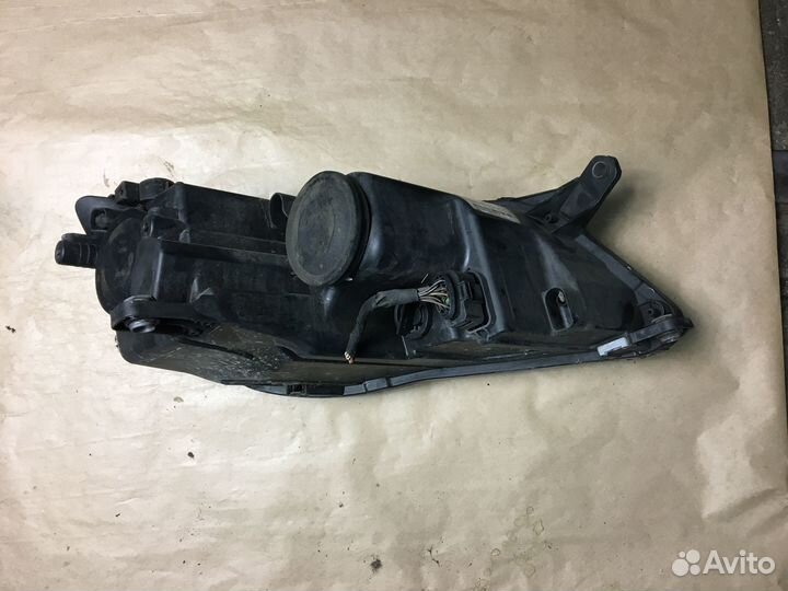 Фара левая Volkswagen Tiguan 08-11