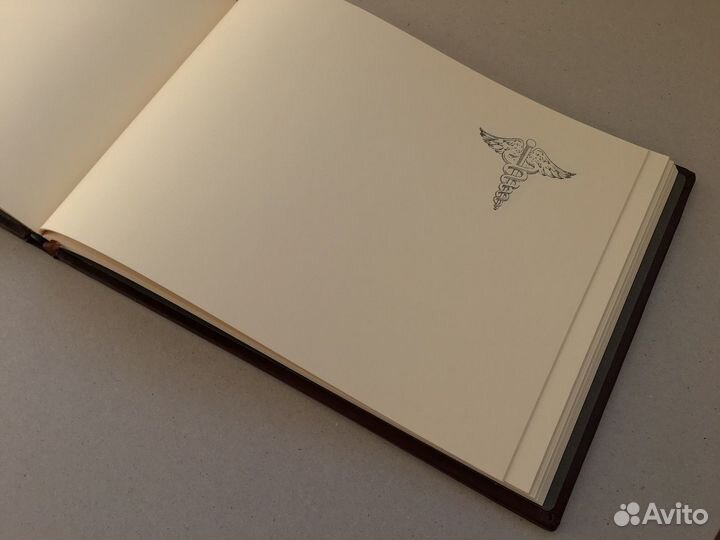 Книга благодарности / отзывов (кожаная книга)