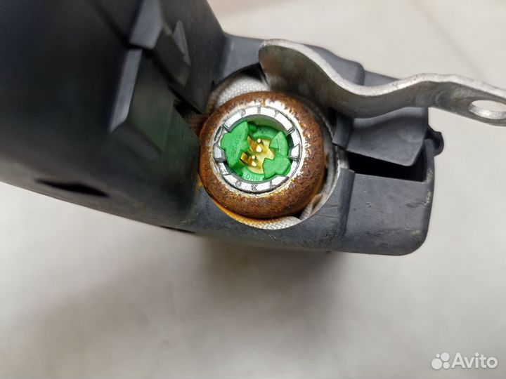 Подушка безопасности в сиденье переднее