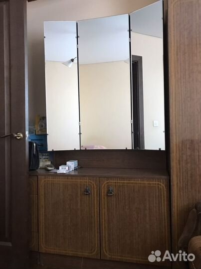 Трюмо